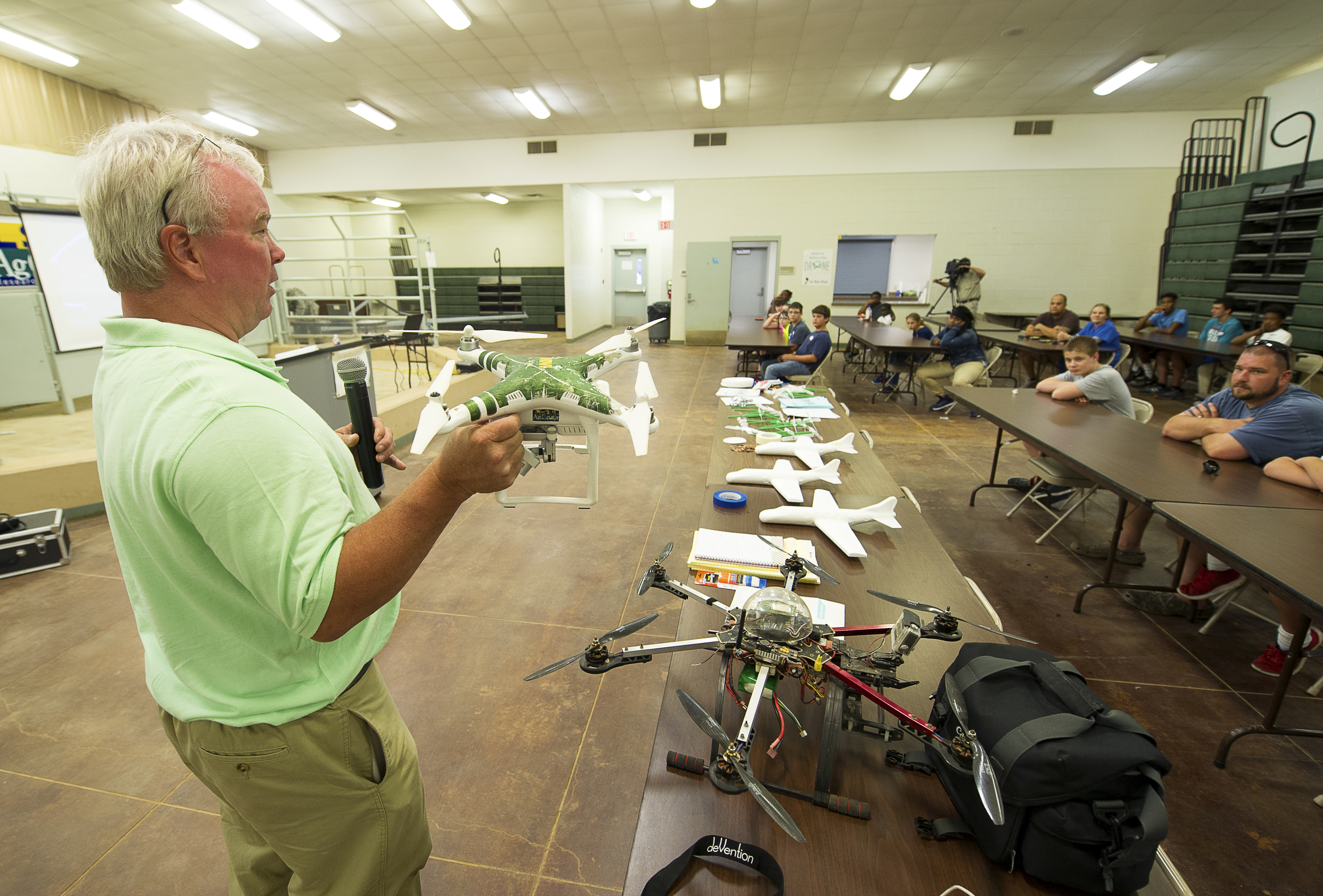 4-H’ers learn about drones at science day